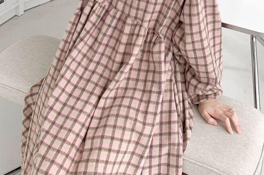 Long-Sleeve Plaid Loose-Fit Midi Dress Product Image