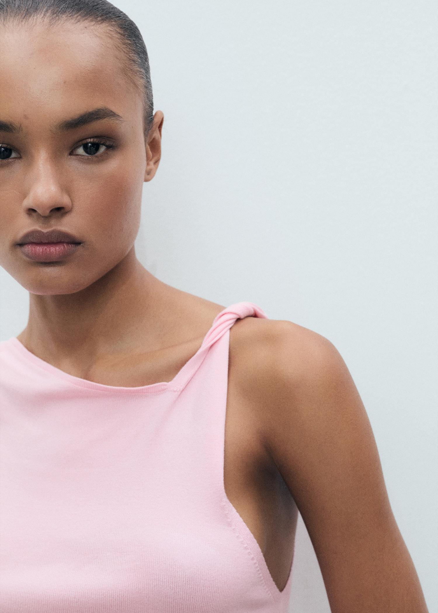 Asymmetrical fine-knit top - Women | MANGO USA Product Image