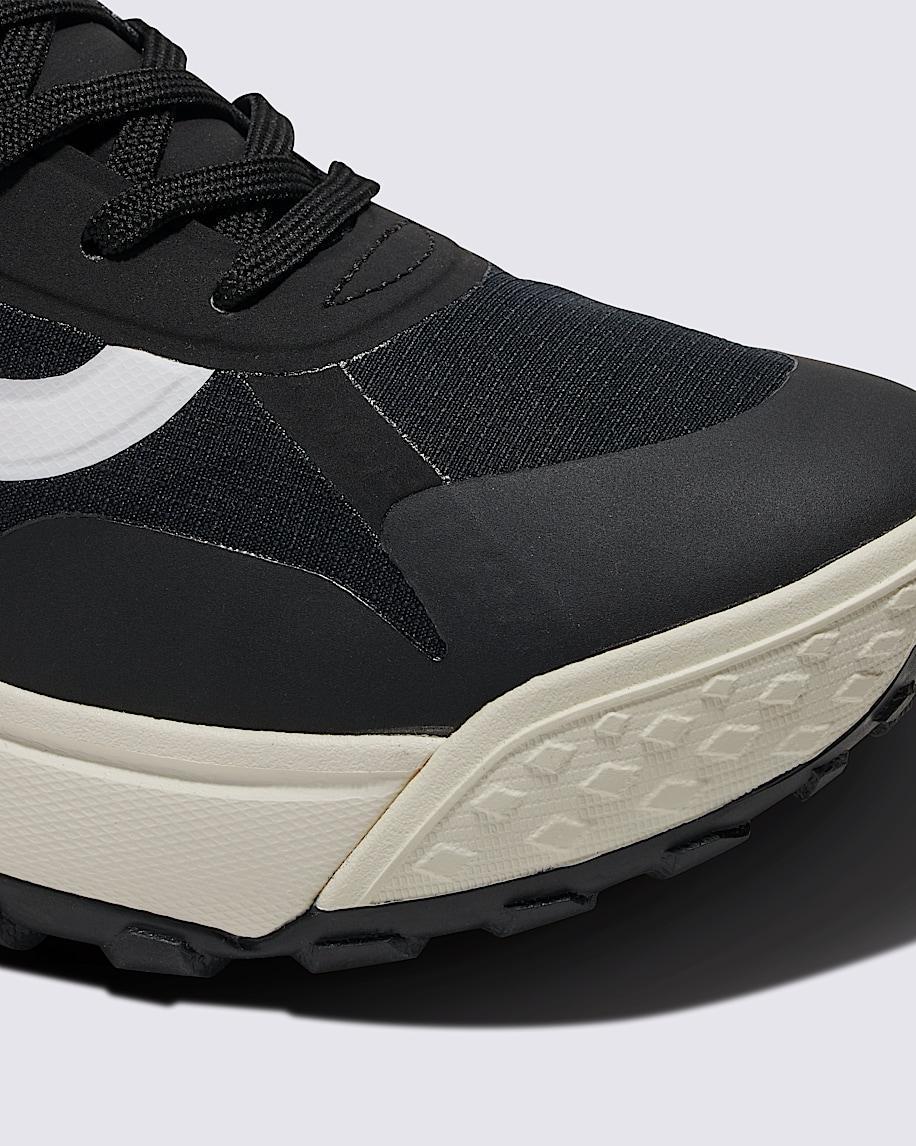 Crosspath Shoe in Black / White| Vans US Product Image