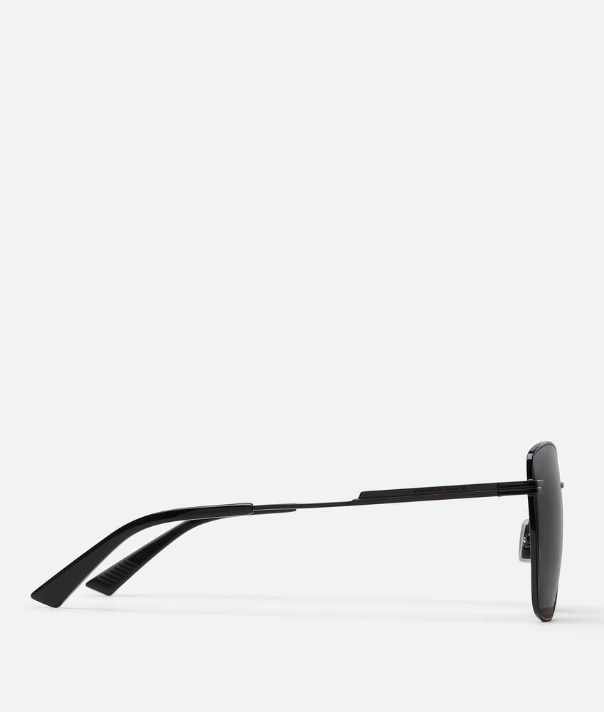 Women's Classic Square Sunglasses in Black / Grey Product Image