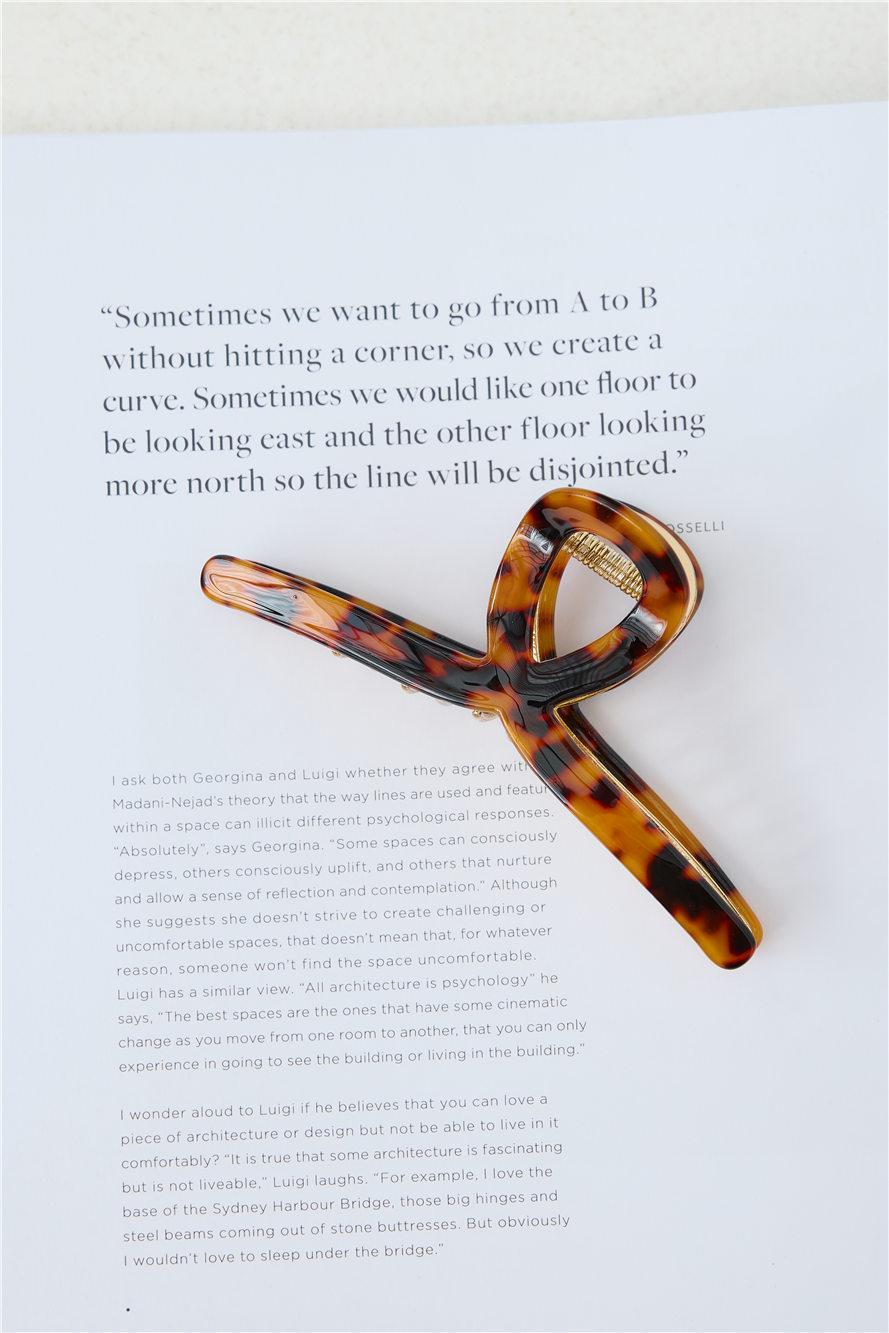 Coco Claw Clip Tortoiseshell Product Image