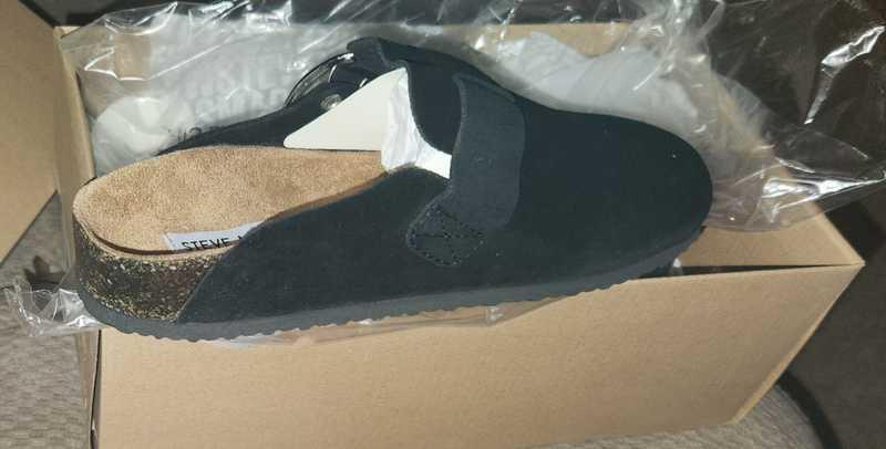 SOCIAL BLACK SUEDE - SM REBOOTED Female Product Image