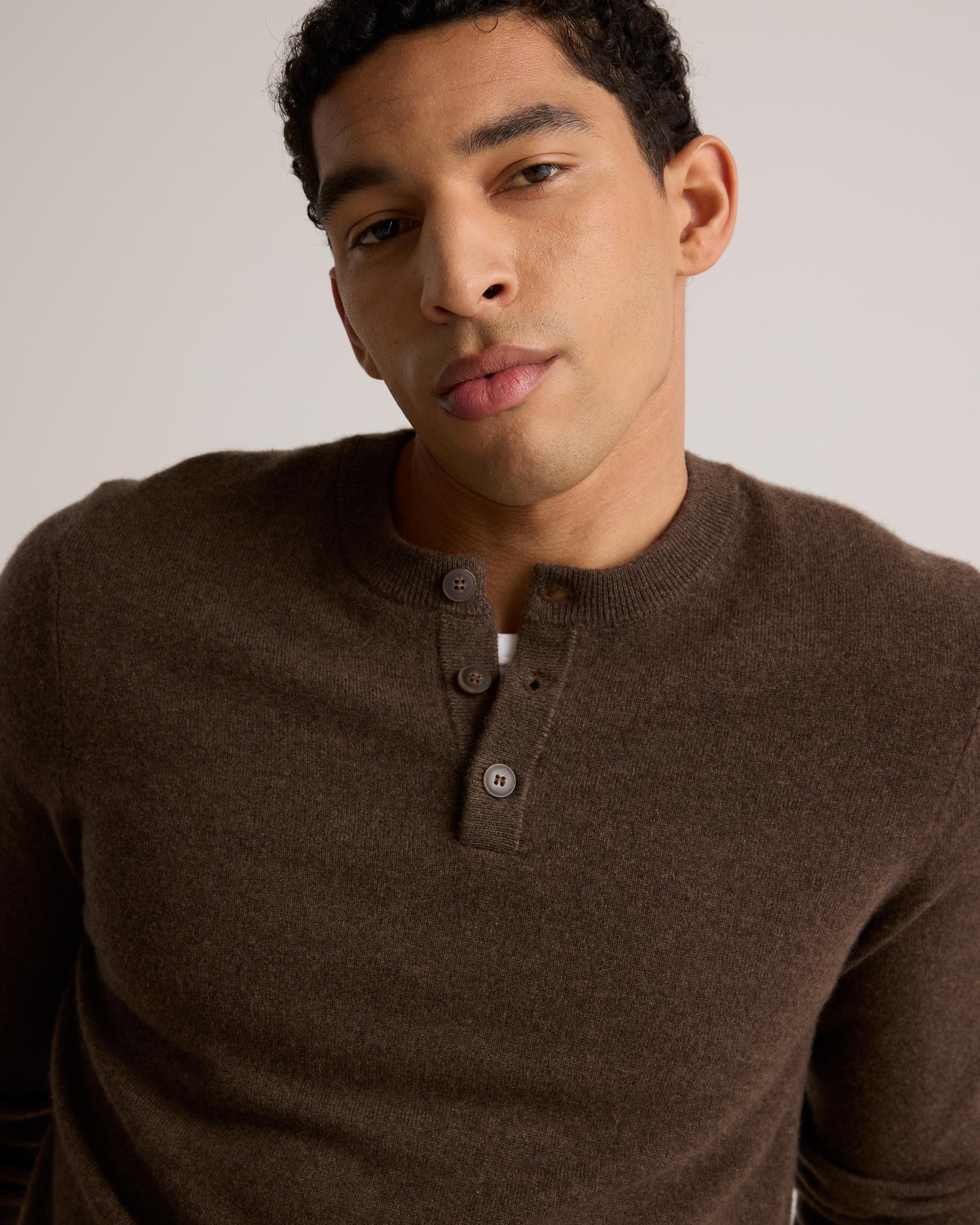Quince | Men's Mongolian Cashmere Henley Sweater Size XL Product Image