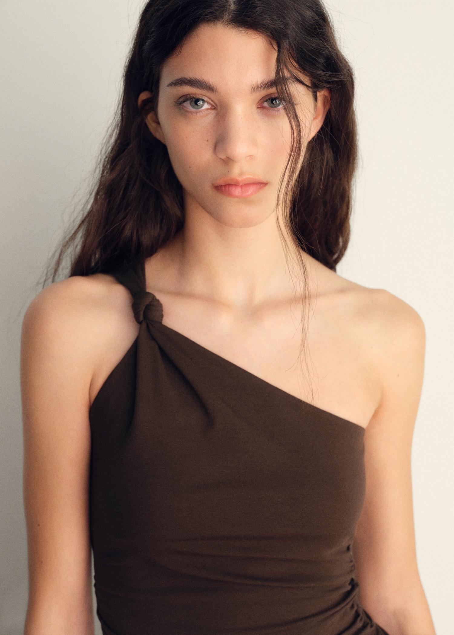 Asymmetrical top with knot detail - Women | MANGO USA Product Image
