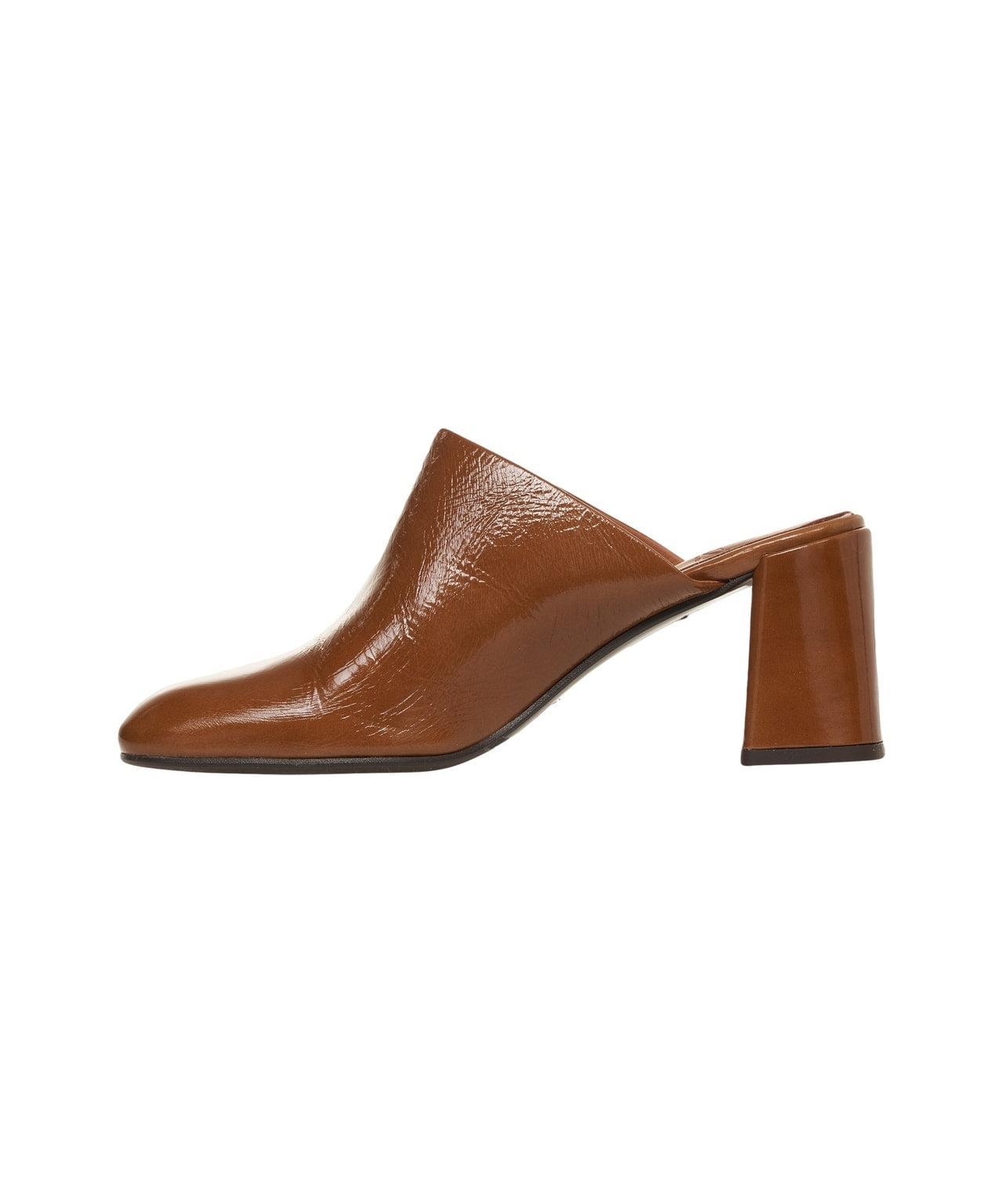 Patent leather sabot Product Image