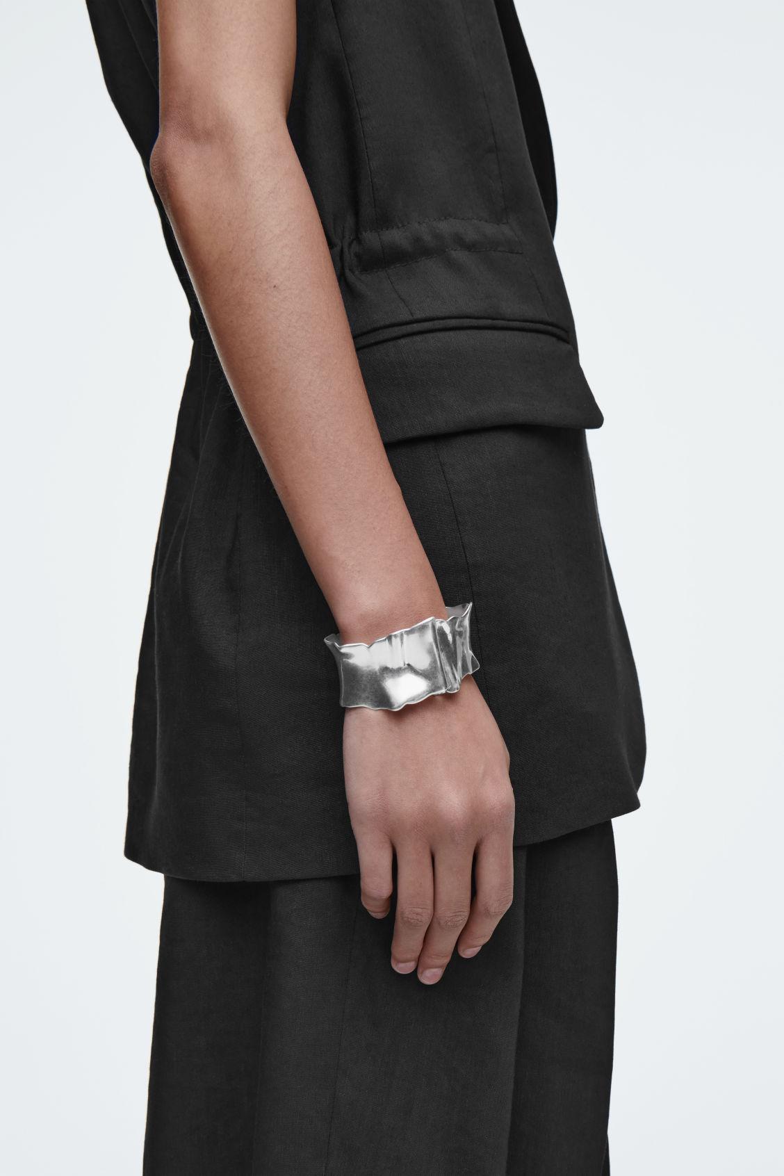 TEXTURED CUFF Product Image
