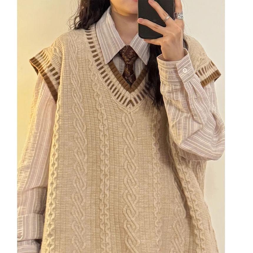 Cap-Sleeve V-Neck Contrast Trim Sweater Vest Product Image