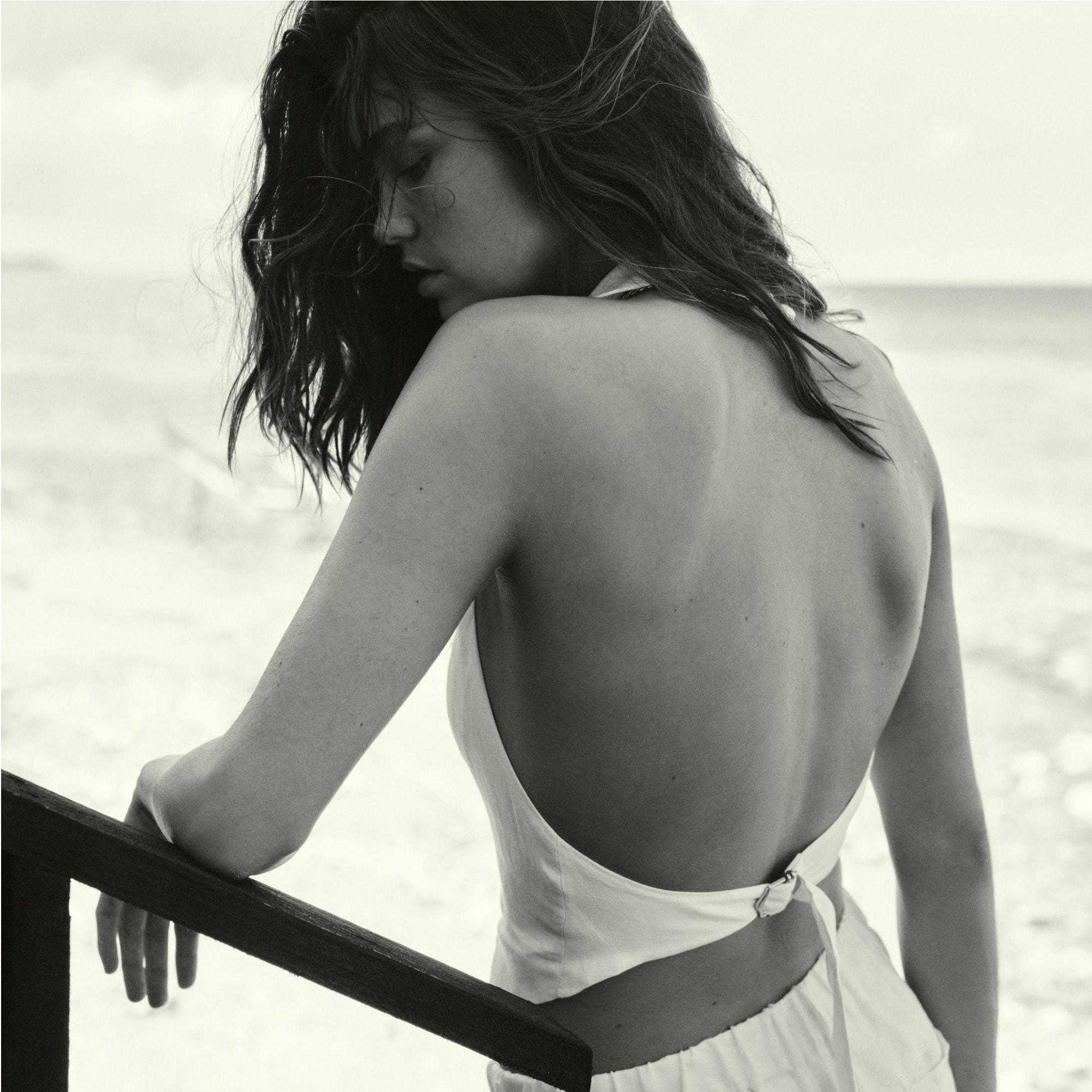 Open-back vest in linen-cupro blend Product Image