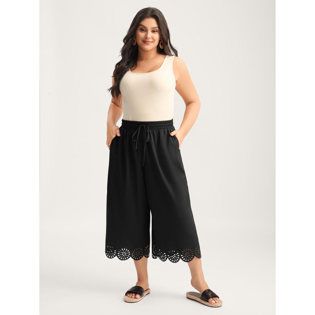 Plus Size Scalloped Hem Laser Cut Wide-Leg Pants Women Black Casual Wide Leg Mid Rise Everyday-Casual Pants BloomChic 22-24/3X Product Image