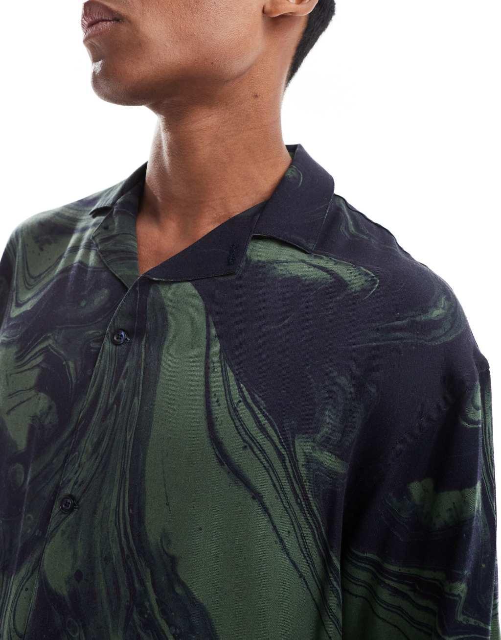 Viggo relaxed shirt in dark green swirl print Product Image