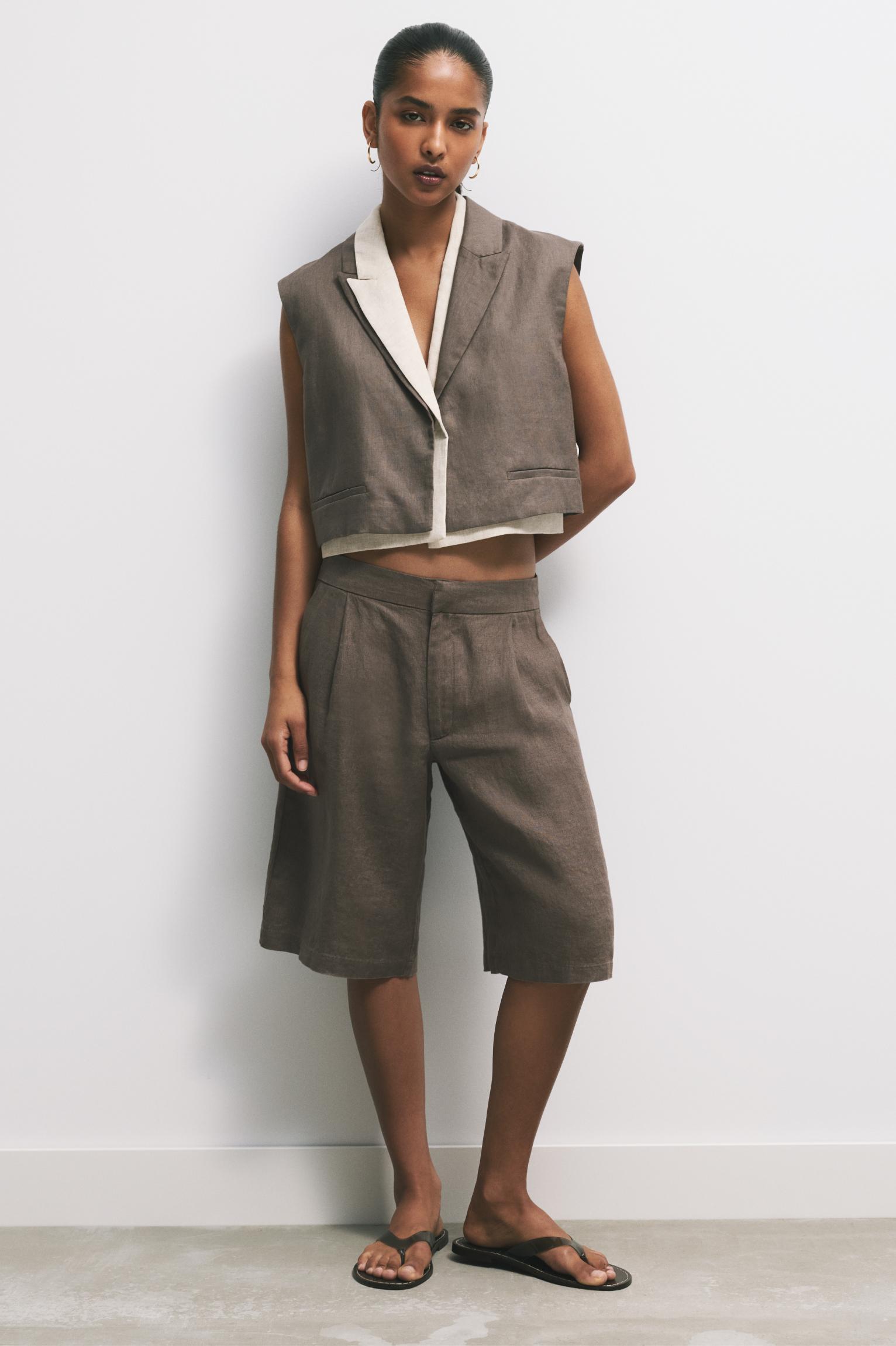 100% linen Bermuda shorts Product Image