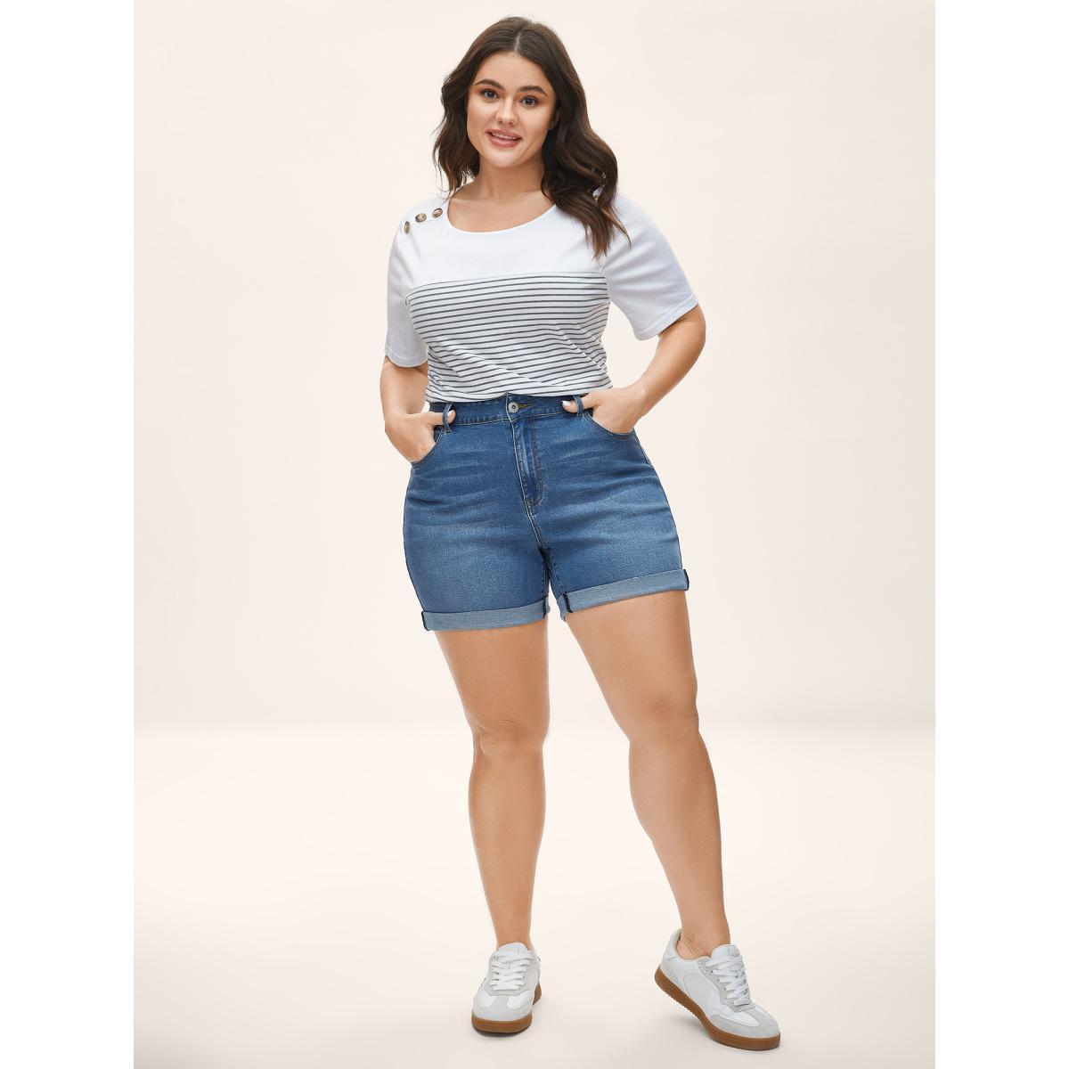 Plus Size Stretchy Roll Hem Denim Shorts Women Denimlightblue Medium stretch Everyday-Casual Slanted pocket Denim Shorts BloomChic 18/2X Product Image
