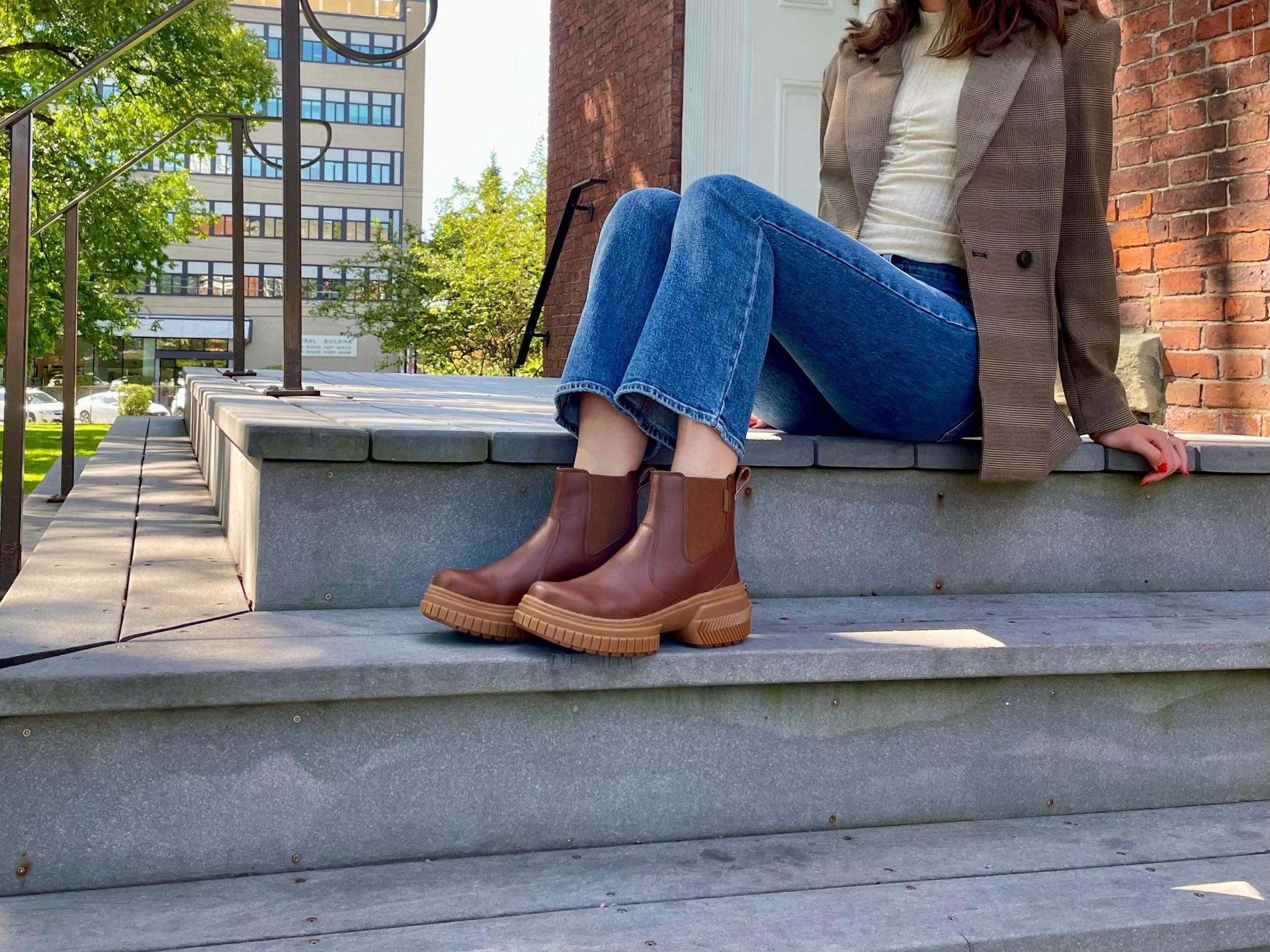 Sorel ONA Ave Chelsea Boot Velvet Tan/Gum Product Image