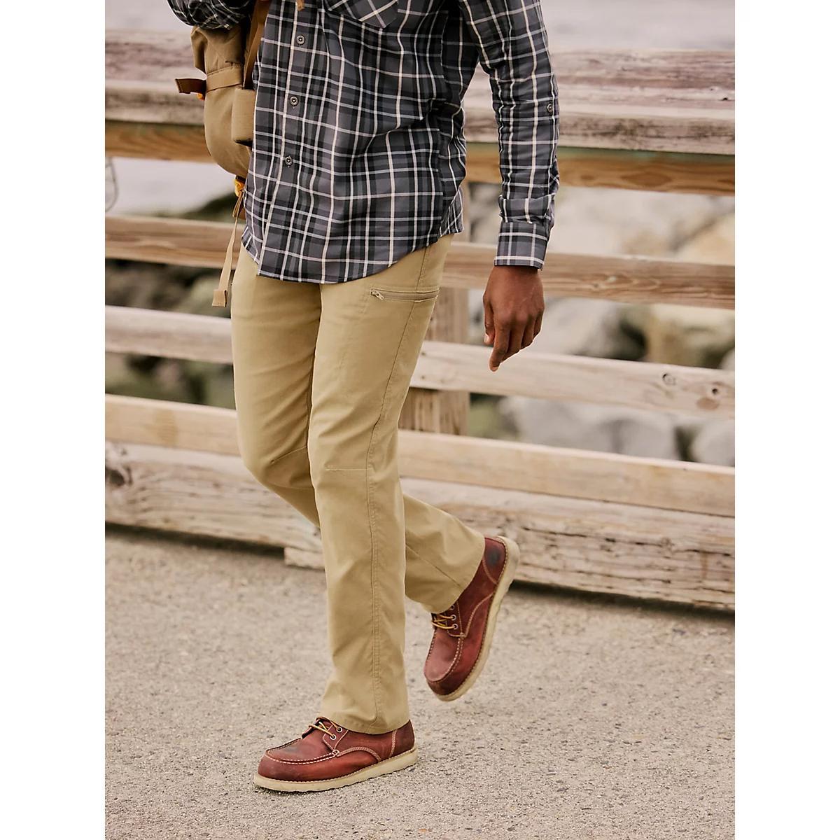 Men's Wrangler® Flex Waist Outdoor Cargo Pant in Kangaroo Product Image