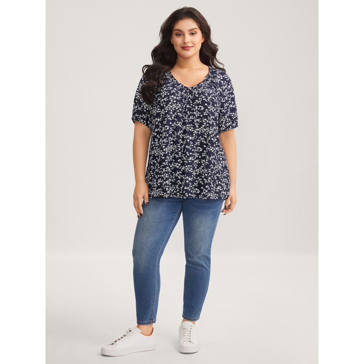 Plus Size Indigo Supersoft Ditsy Floral Print Blouse Women Short sleeve V-neck Everyday-Casual Blouses BloomChic 26/4X Product Image