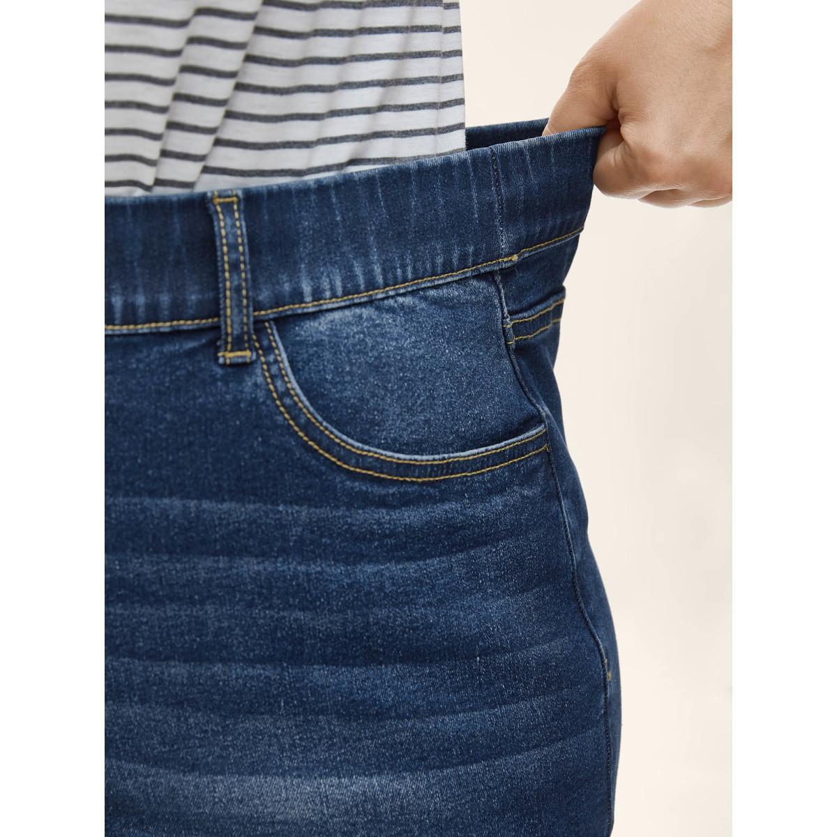 Plus Size Pull-On Relaxed Fit Denim Shorts Women Denimindigo Medium stretch Everyday-Casual Slanted pocket Casual Denim Shorts BloomChic 12/L Product Image