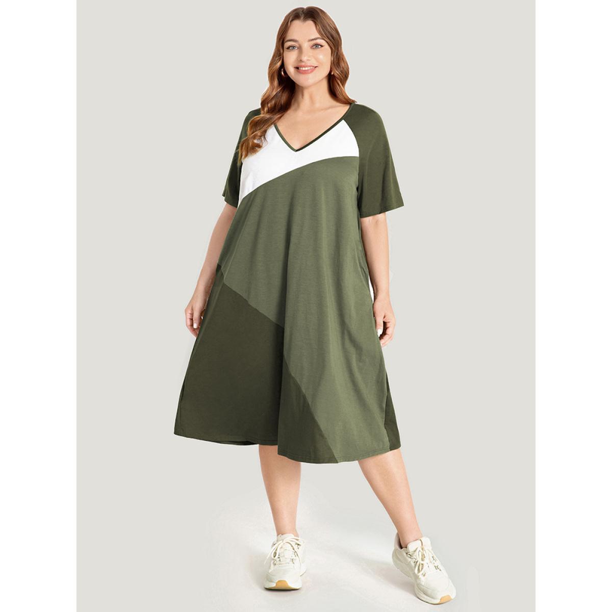 Plus Size Colorblock Contrast Pocket Raglan Sleeve Dress ArmyGreen Women Casual Contrast V-neck Short sleeve Curvy Knee Dress BloomChic 26/4X Product Image