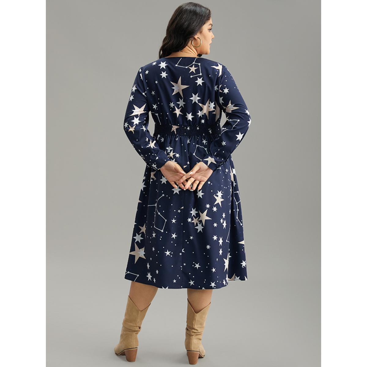 Plus Size Star Geometric Shirred Pocket Dress DarkBlue Women Vacation Printed V-neck Long Sleeve Curvy Midi Dress BloomChic 14-16/1X Product Image