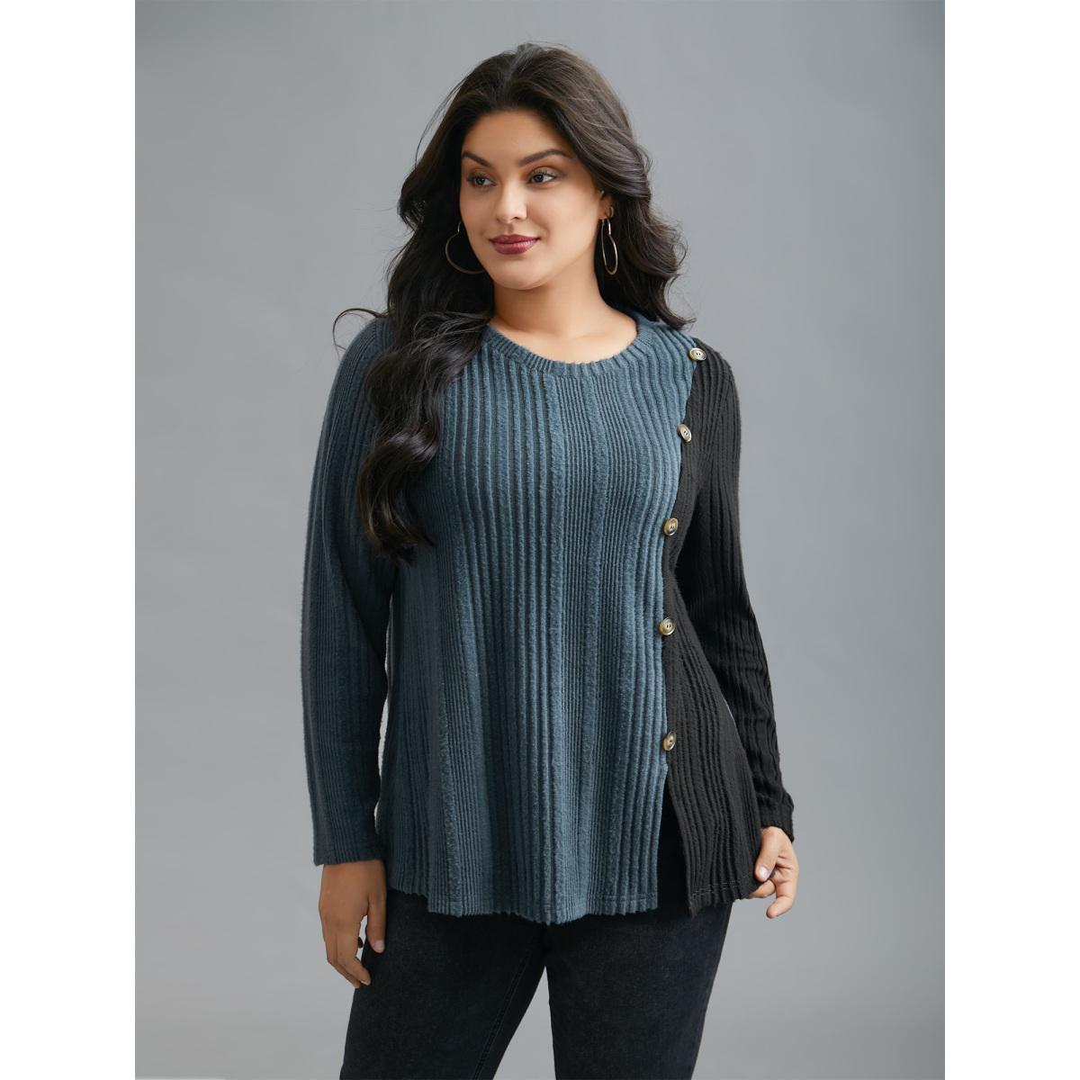 Plus Size Pit Strip Contrast Button Detail T-Shirt SlateGray Women Casual Texture Round Neck Everyday T-shirts BloomChic 18-20/2X Product Image