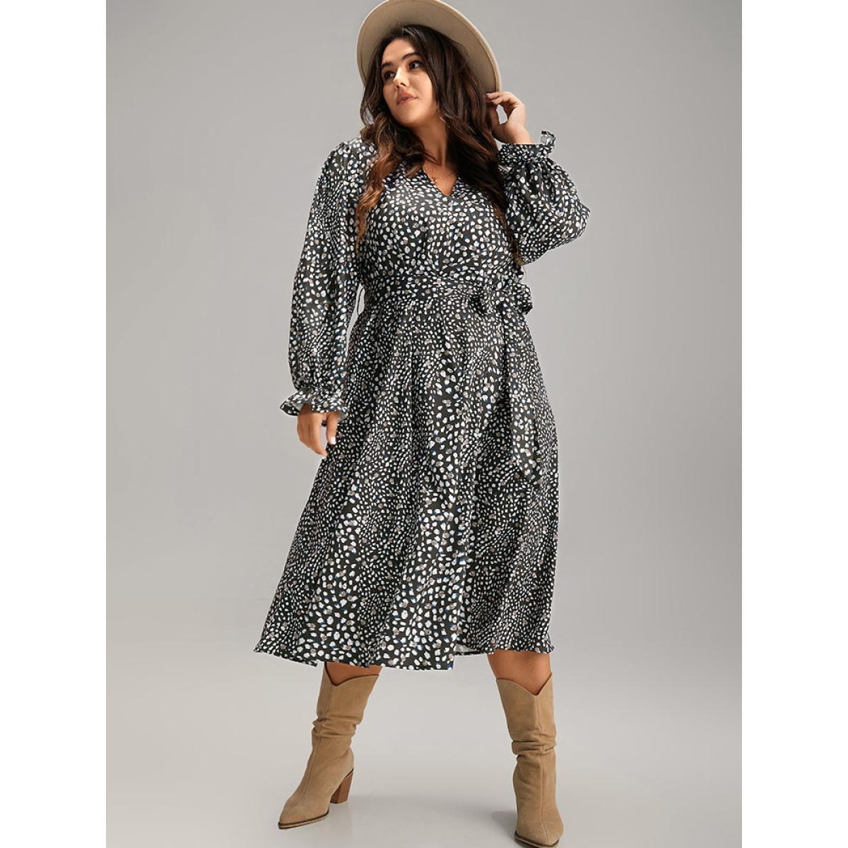 Plus Size Allover Print Elastic Waist Pocket Pleated Dress Black Women Vacation Elastic cuffs Notched collar Long Sleeve Curvy Midi Dress BloomChic 18-20/2X Product Image