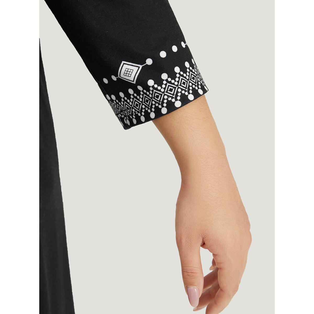 Plus Size Bandana Print V Neck Pocket Midi Dress Black Women Vacation Plain V-neck Elbow-length sleeve Curvy Midi Dress BloomChic 30/6X Product Image