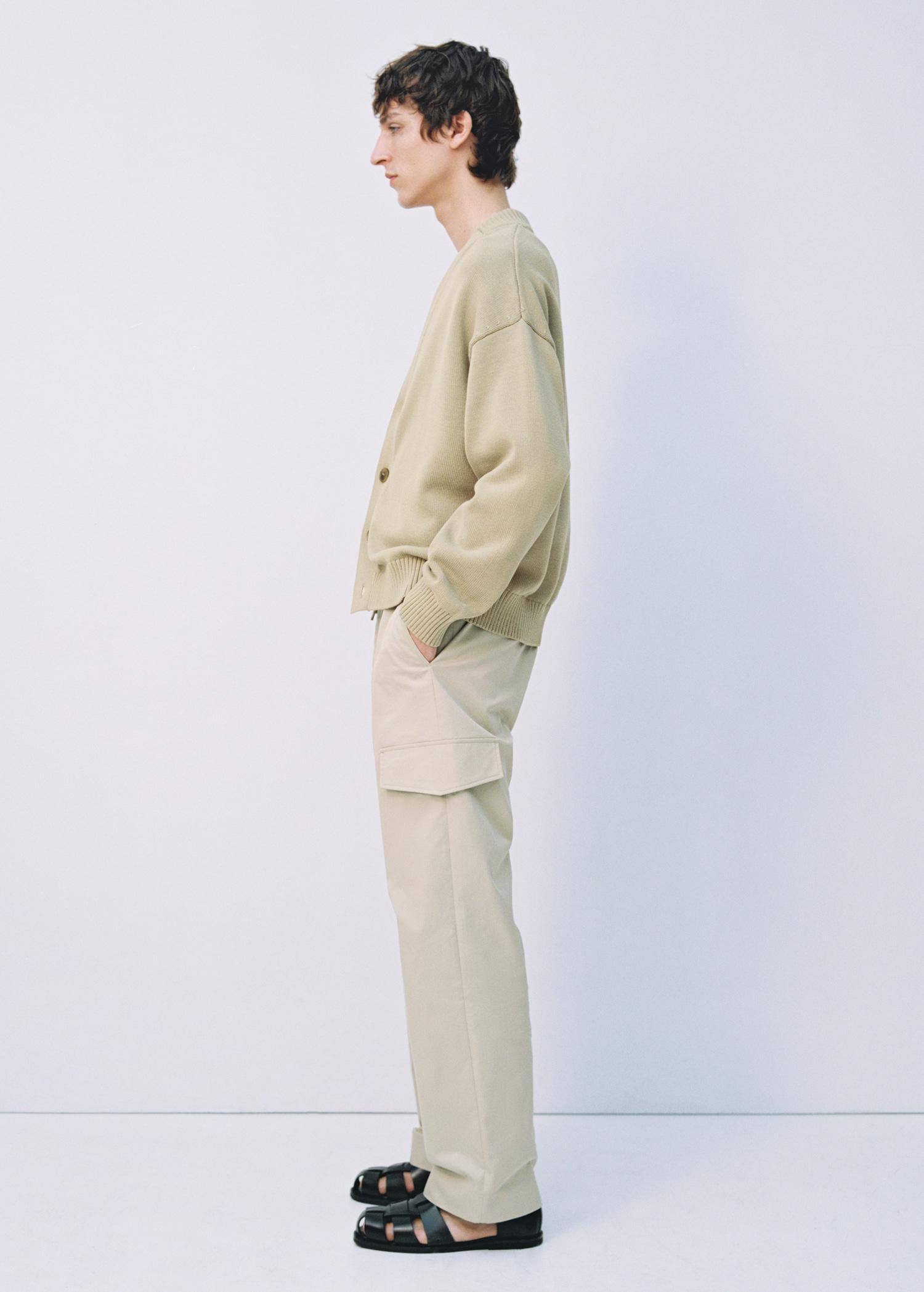 Relaxed-fit pants with pocket - Men | MANGO USA Product Image