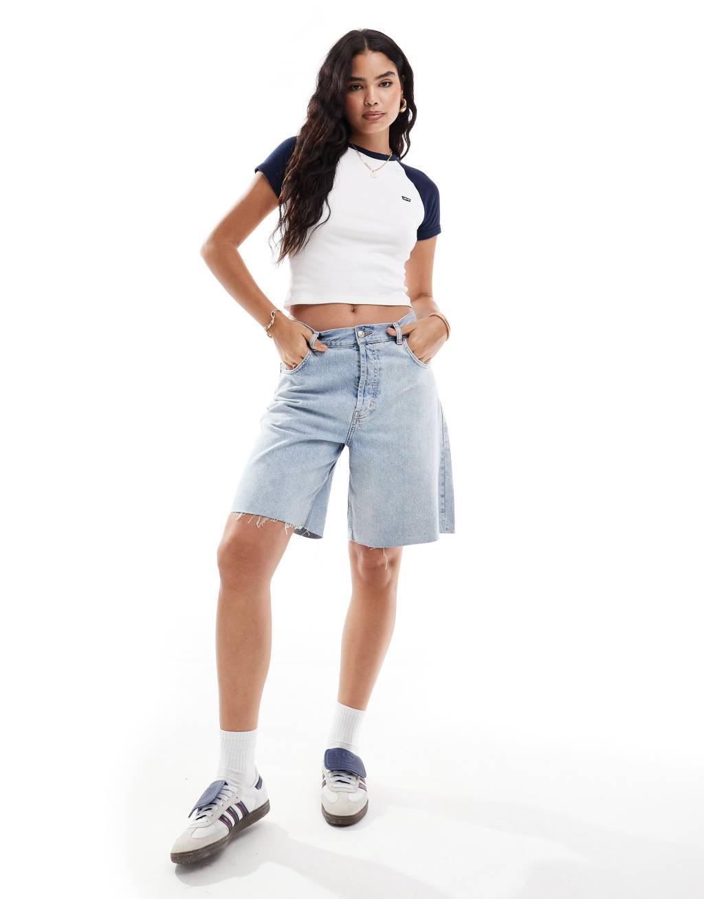 Levi's Oracle shrunken batwing logo baseball t-shirt in white Product Image