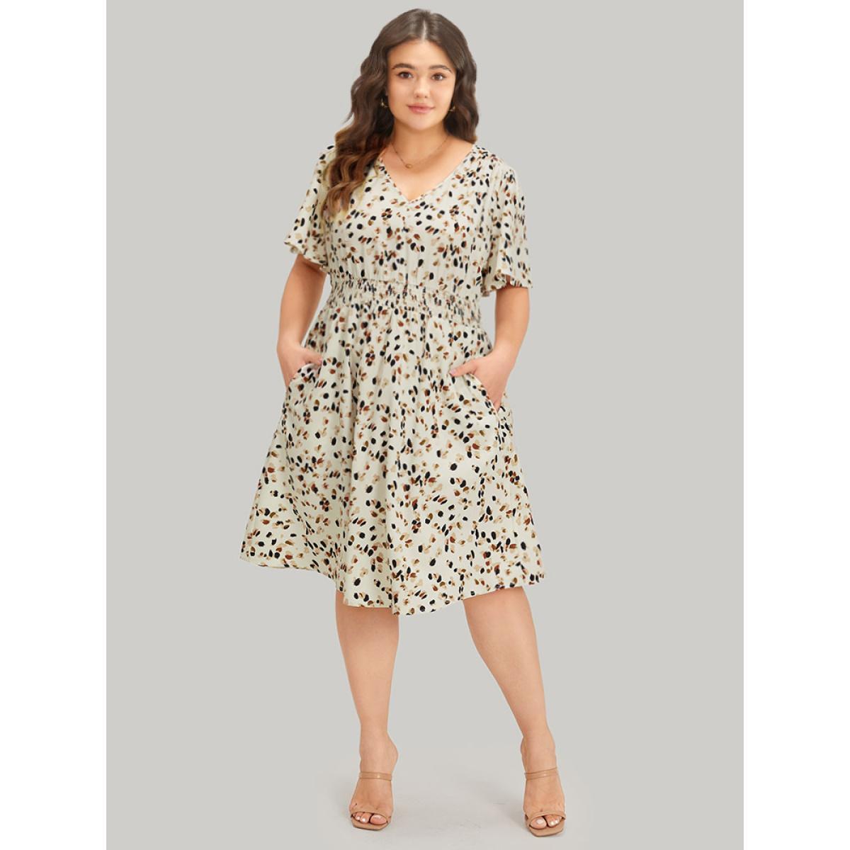 Plus Size Allover Print Shirred Pocket V Neck Dress Apricot Women Office Printed V-neck Short sleeve Curvy Knee Dress BloomChic 30/6X Product Image