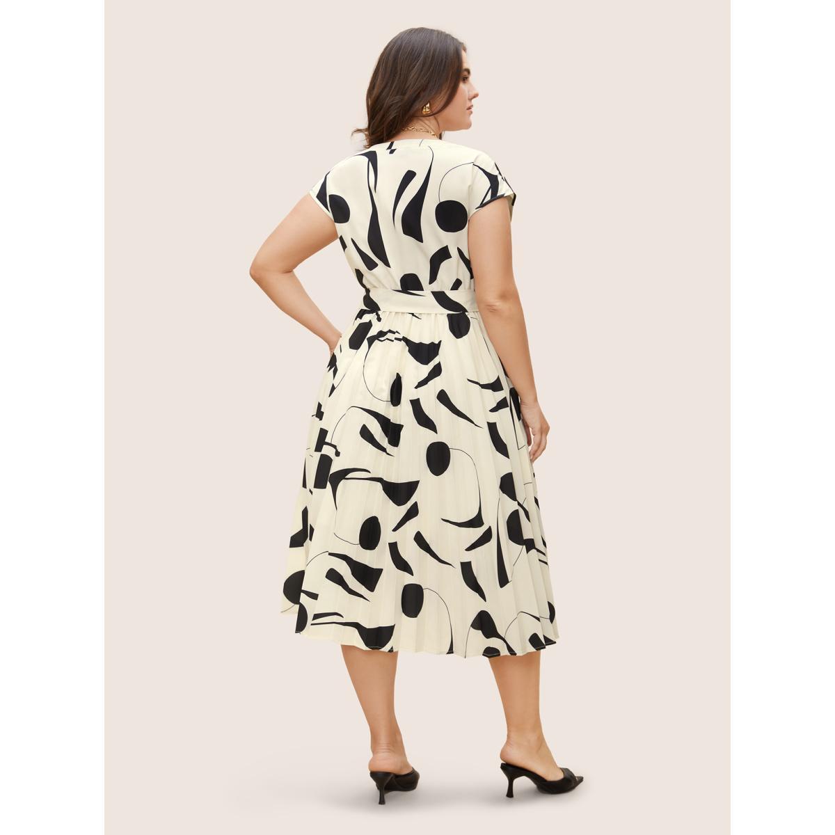 Plus Size Silhouette Floral Print Cap Sleeve Midi Dress Ivory Women At the Office Belted Flat collar with V-notch Cap Sleeve Curvy BloomChic 10/M Product Image