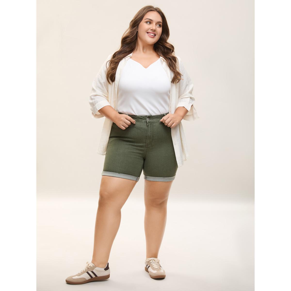 Plus Size High-Rise Classic Cut Denim Shorts Women Denimgreen Medium stretch Everyday-Casual Slanted pocket Workwear Essentials Denim Shorts BloomChic 20/2X Product Image