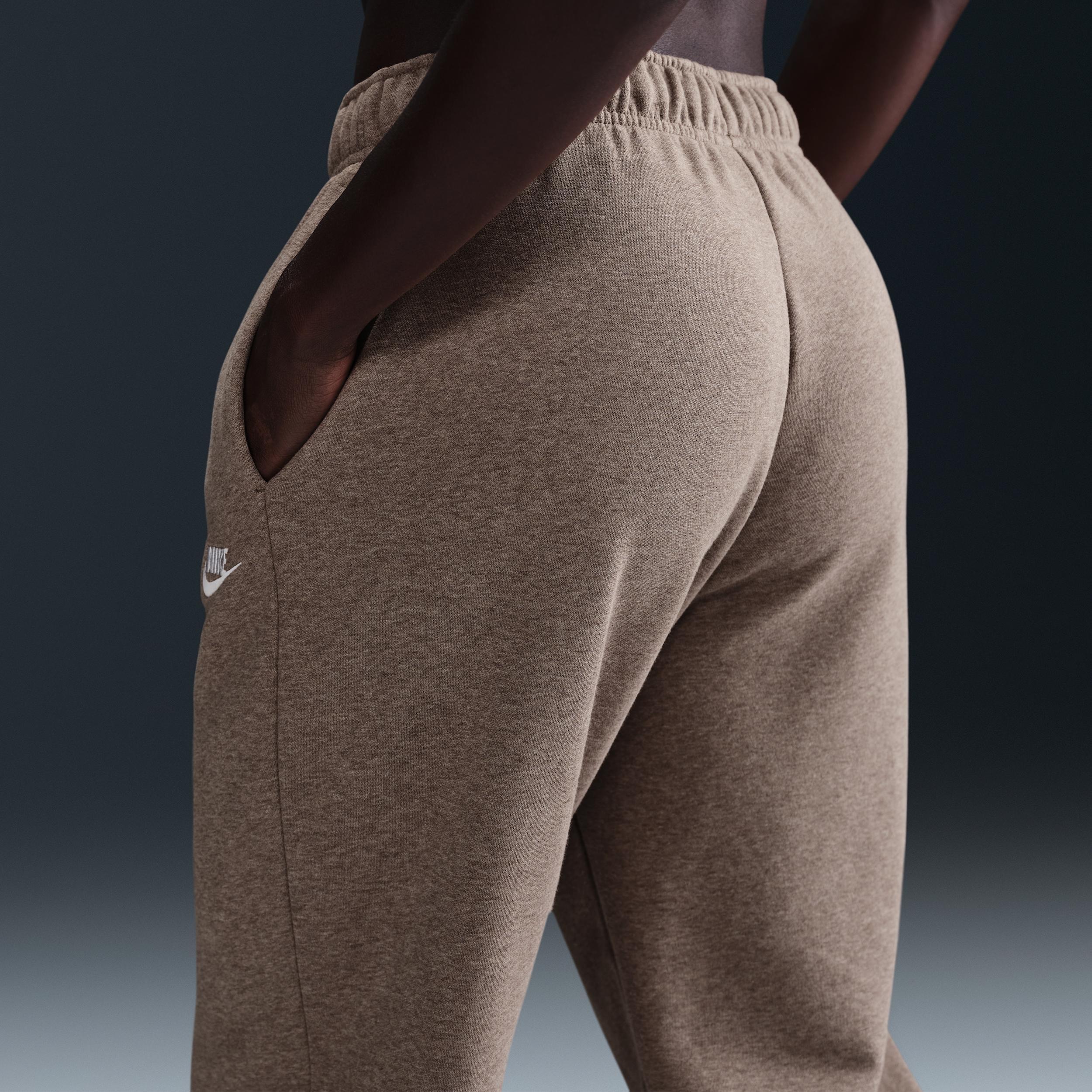 Women's Nike Sportswear Club Fleece Mid-Rise Oversized Sweatpants Product Image