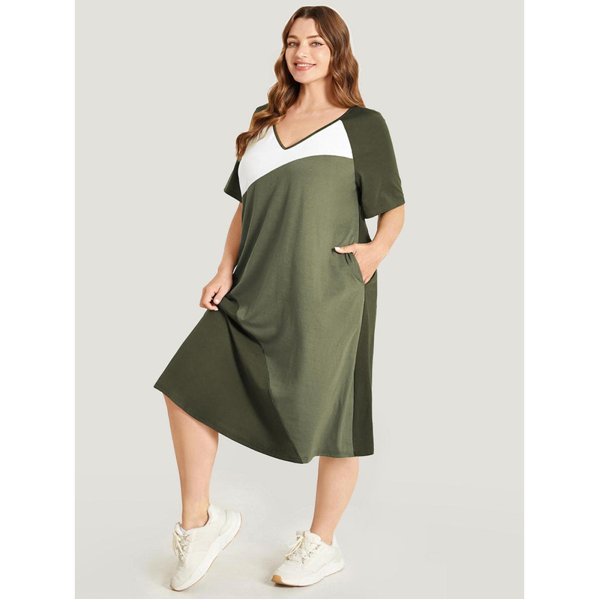 Plus Size Colorblock Contrast Pocket Raglan Sleeve Dress ArmyGreen Women Casual Contrast V-neck Short sleeve Curvy Knee Dress BloomChic 26/4X Product Image