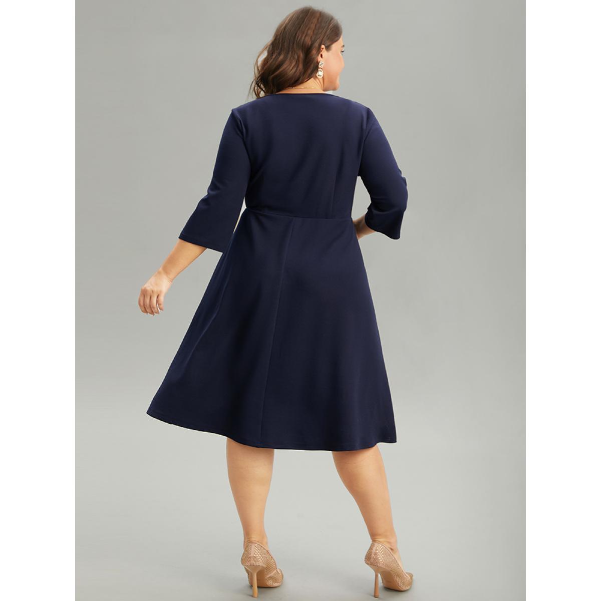 Plus Size Snowflake Sequin Embroidered Pocket Dress Midnight Women Party Sequin V-neck Elbow-length sleeve Curvy Midi Dress BloomChic 10/M Product Image