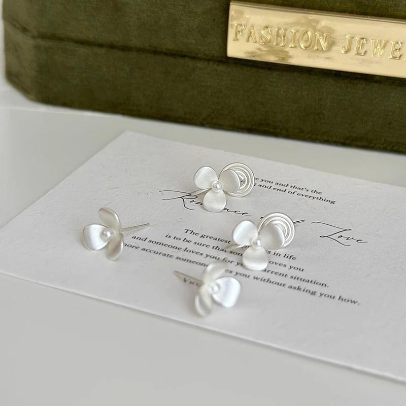 Clover Alloy Stud Earring Product Image