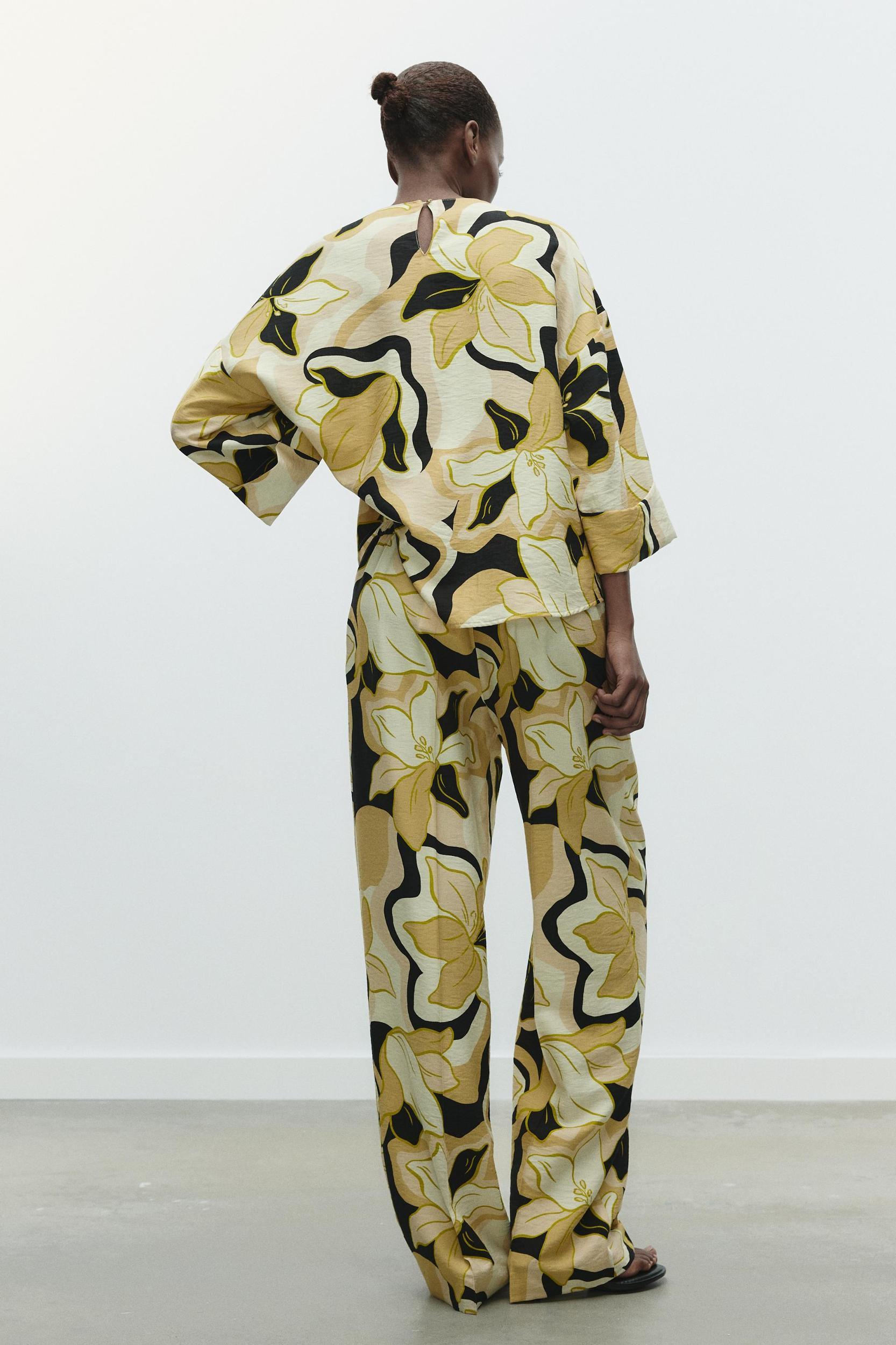 PRINTED WIDE SLEEVE BLOUSE Product Image