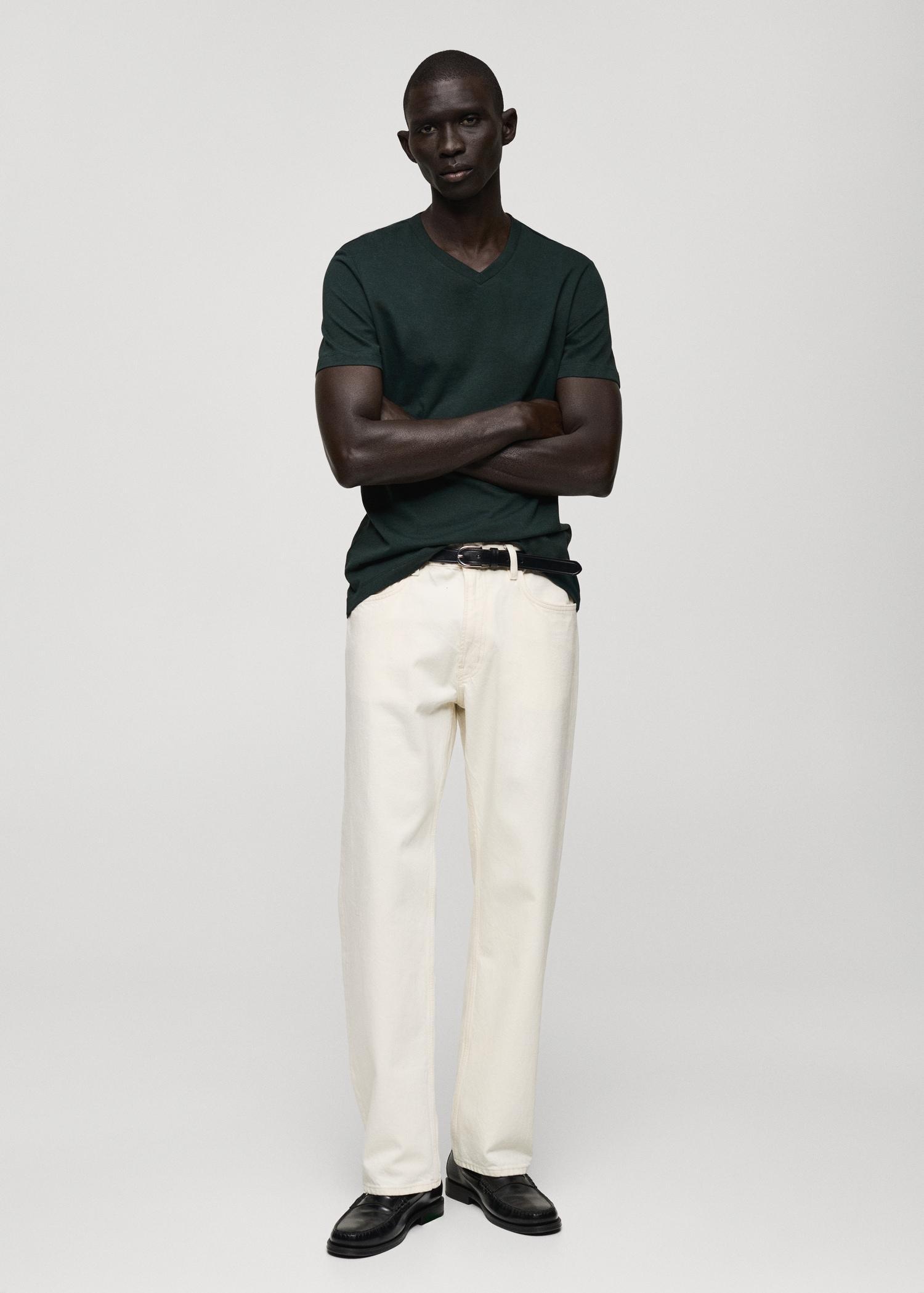 100% cotton slim-fit V-neck t-shirt - Men | MANGO USA Product Image