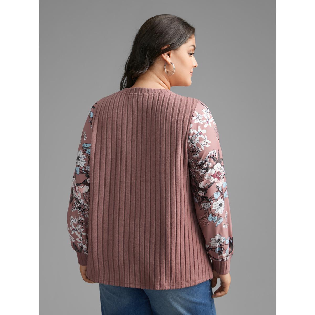 Plus Size V Neck Floral Patchwork Pit Strip T-shirt DustyPink Women Casual Texture Natural Flowers V-neck Loose Everyday T-shirts BloomChic 28/5X Product Image