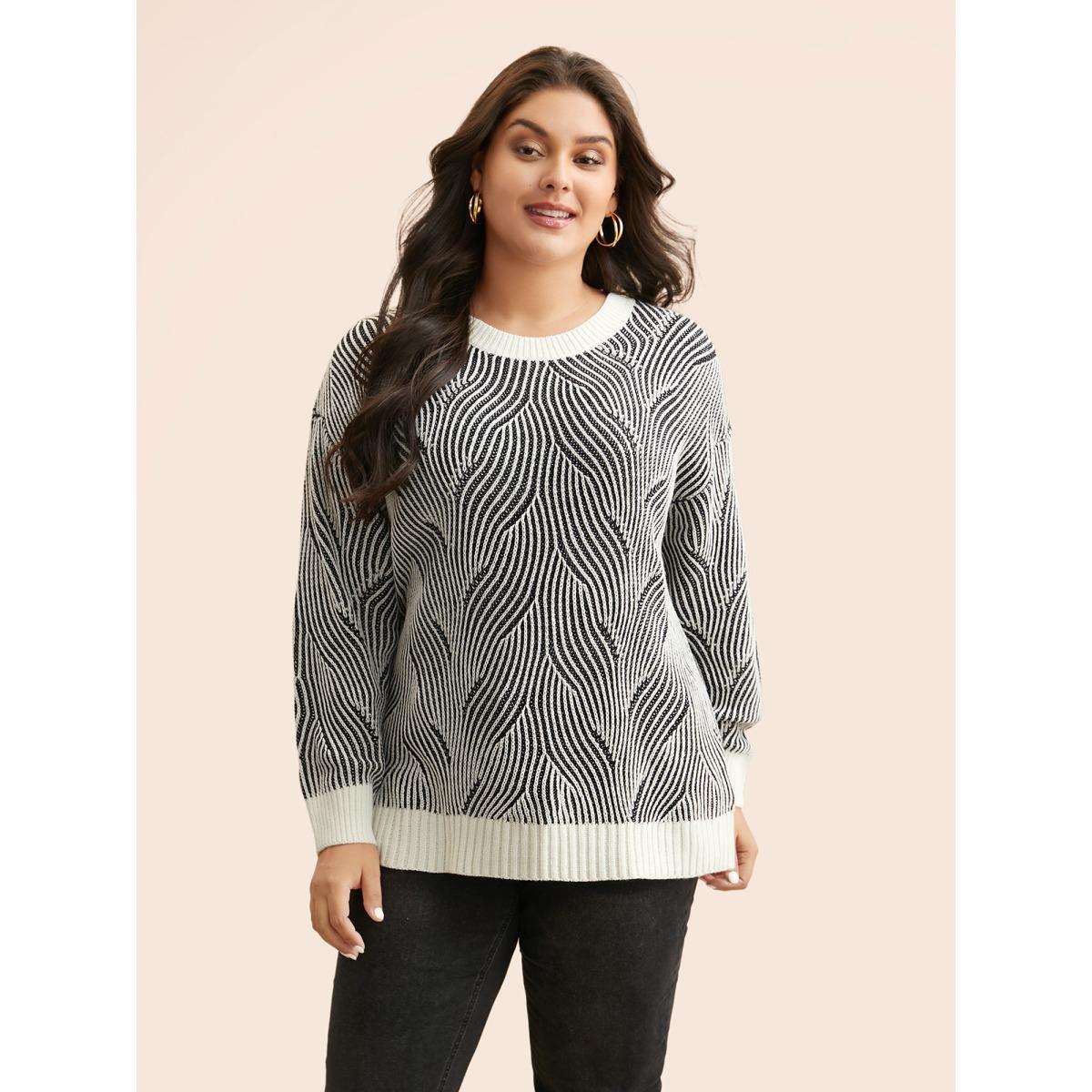 Plus Size Texture Contrast Round Neck Pullover Black Women Casual Loose Long Sleeve Round Neck Everyday Pullovers BloomChic 26/4X Product Image