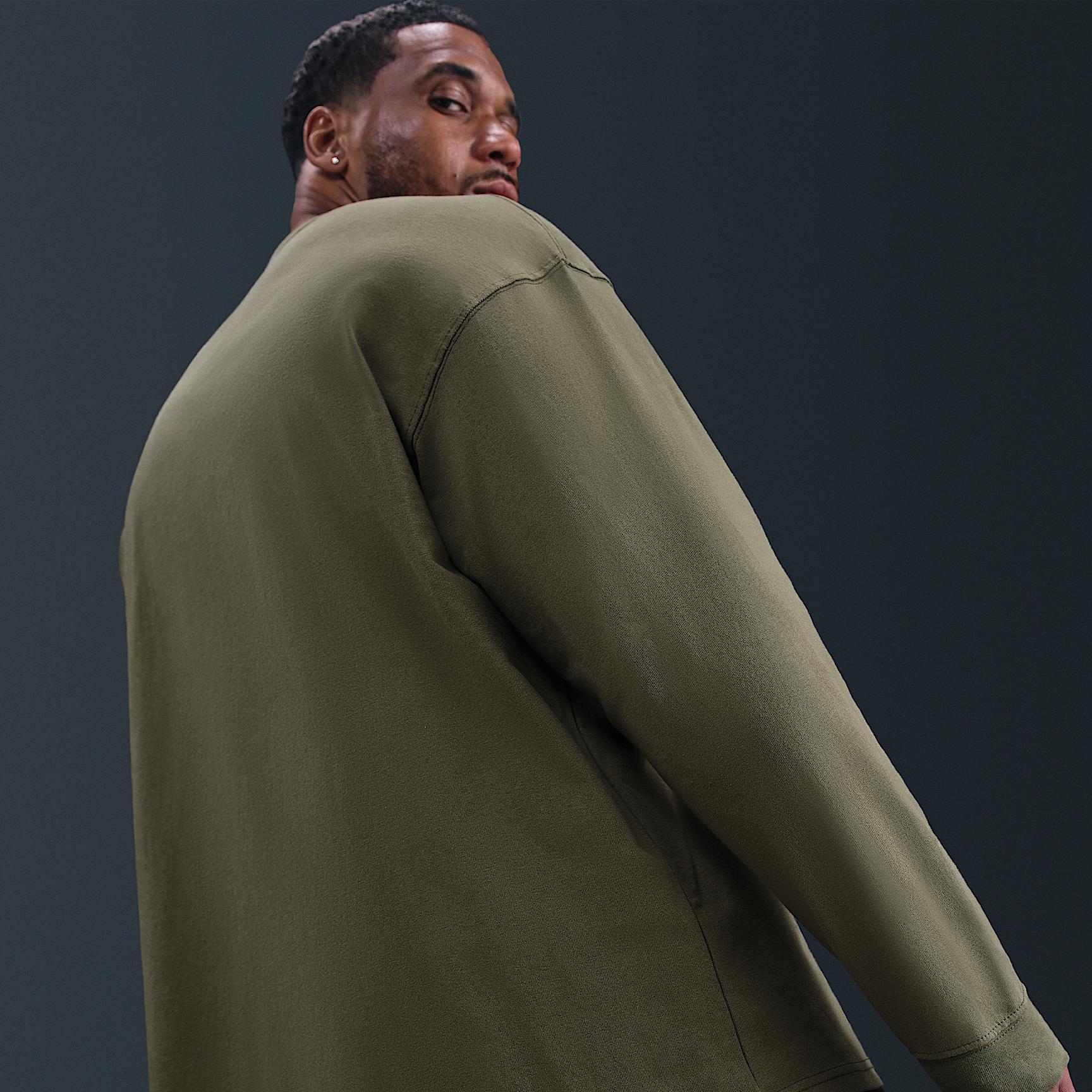 Nike Sportswear Premium Essentials Men's Long-Sleeve Pocket T-Shirt Product Image