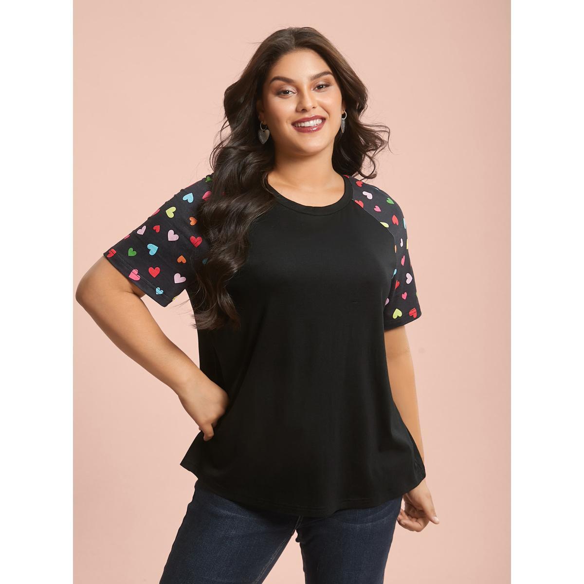 Plus Size Multi-Color Hearts Spliced Slim-Fit T-Shirt Black Women Casual Contrast Round Neck Everyday T-shirts BloomChic 22-24/3X Product Image