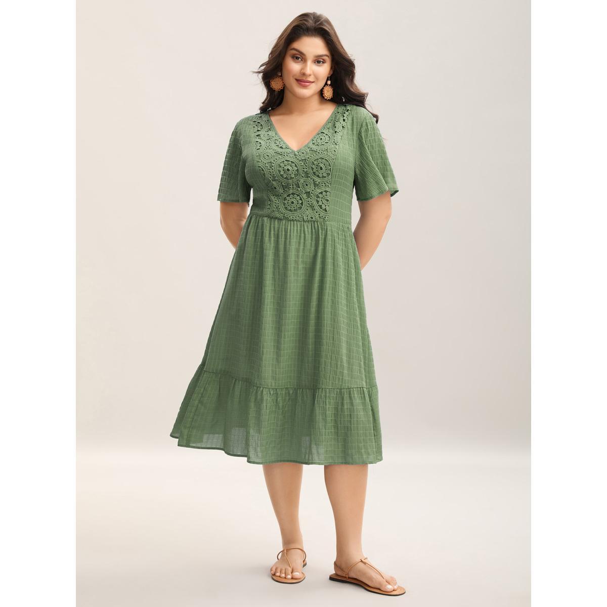 Plus Size Lace Textured Pockets Tiered Midi Dress Greenbean Women V-neck Short sleeve Curvy BloomChic 26/4X Product Image