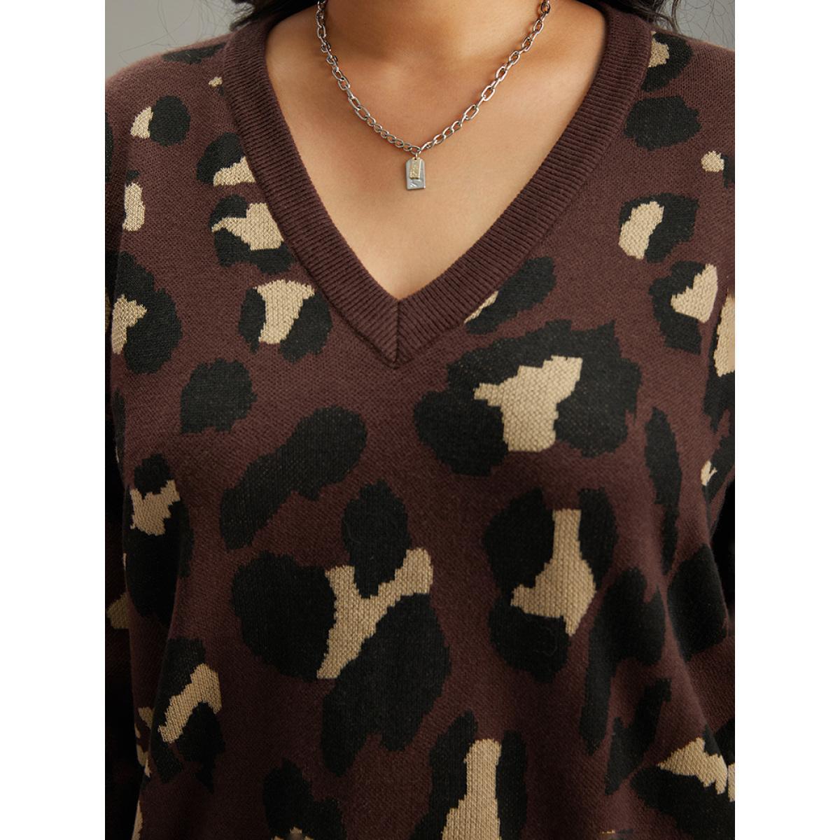 Plus Size Anti-Pilling Leopard Elastic Cuffs Pullover DarkBrown Women Casual Loose Long Sleeve V-neck Dailywear Pullovers BloomChic 12/L Product Image