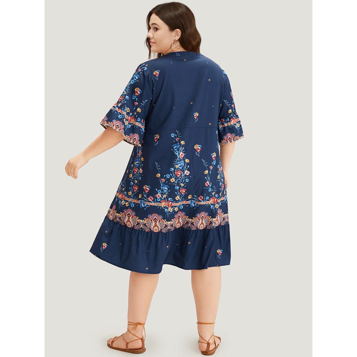 Plus Size Star & Bandana Print Notched Ruffle Dress DarkBlue Women Vacation Gathered Notched collar Half Sleeve Curvy Midi Dress BloomChic 14-16/1X Product Image