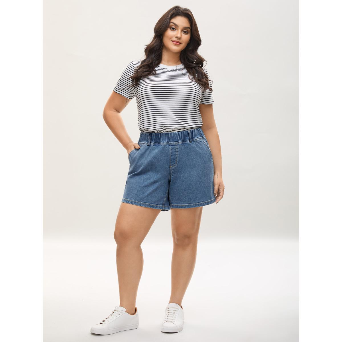 Plus Size Classic Cut Pull-On Denim Shorts Women Denimblue Low stretch Everyday-Casual Slanted pocket Denim Shorts BloomChic 14/1X Product Image