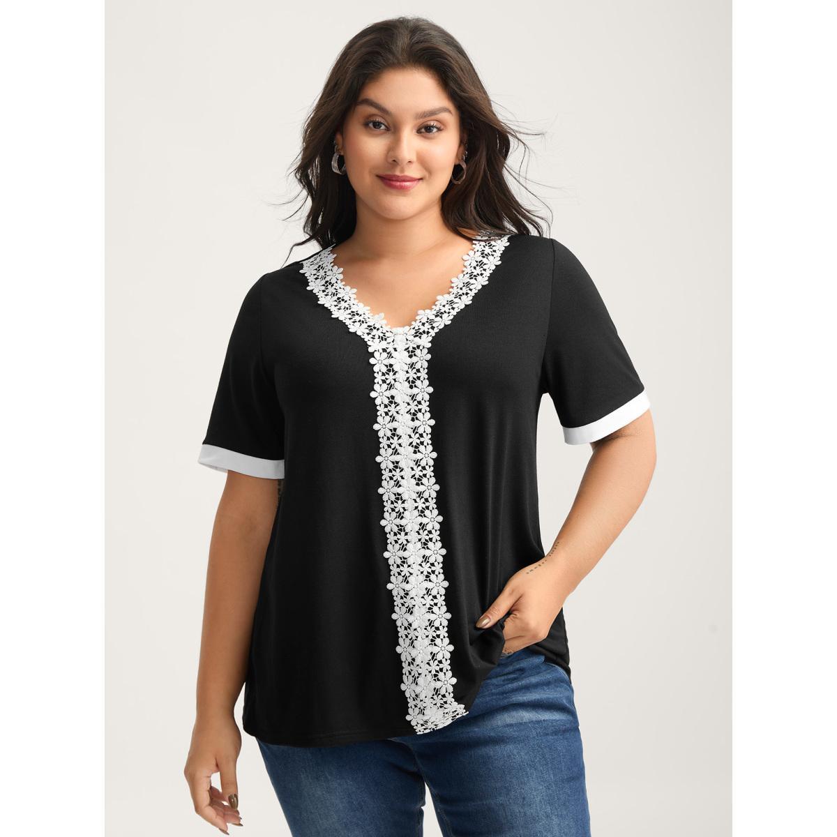 Plus Size Stretchy Floral Lace Color Contrast T-Shirt Black Women Woven ribbon&lace trim V-neck Everyday-Elegant T-shirts BloomChic 26/4X Product Image
