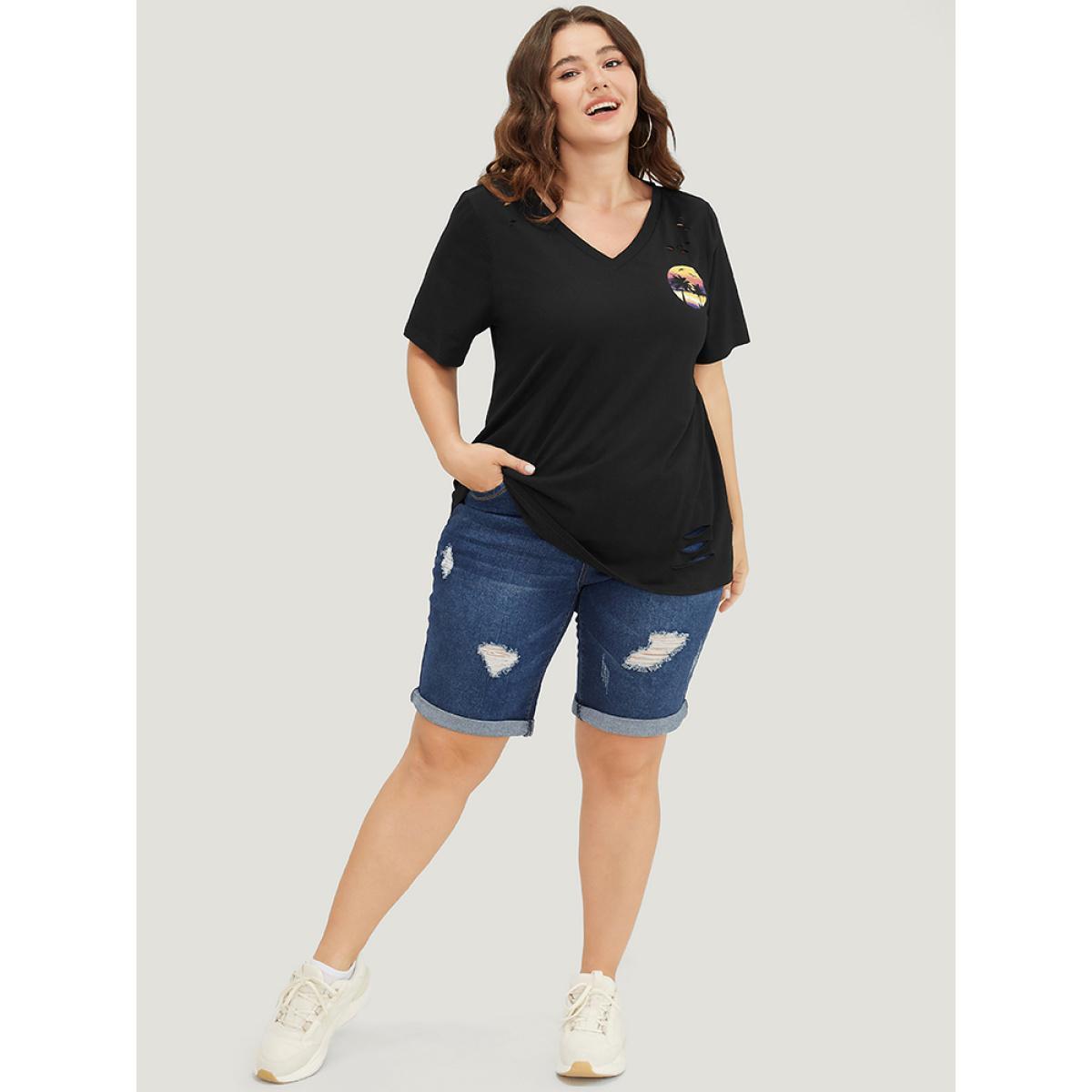 Plus Size Coconut Tree Print V Neck Distressed T-shirt Black Women Casual Printed Tropical Dailywear T-shirts BloomChic 28/5X Product Image