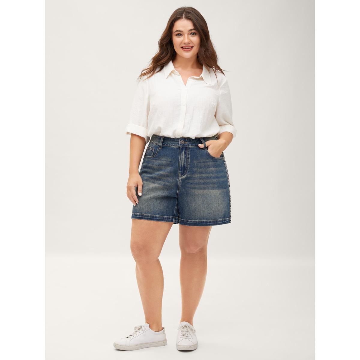 Plus Size Lace Trim Classic Cut Denim Shorts Women Midblue Woven ribbon&lace trim No stretch Everyday-Elegant Slanted pocket Denim Shorts BloomChic 28/5X Product Image
