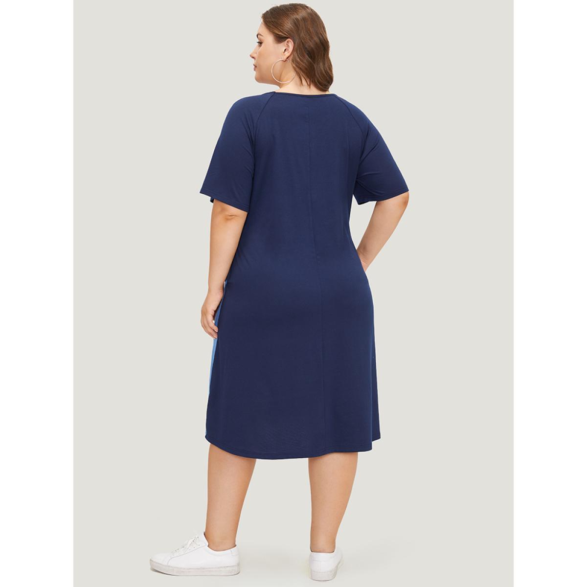 Plus Size Colorblock Contrast Pocket Raglan Sleeve Dress Indigo Women Casual Contrast V-neck Short sleeve Curvy Knee Dress BloomChic 18-20/2X Product Image