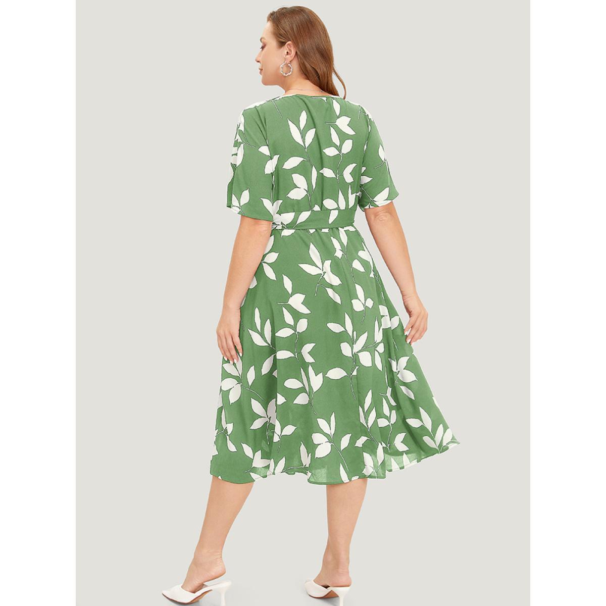 Plus Size Leaf Print Pocket Belted Dress Mint Women Casual Belted Round Neck Short sleeve Curvy Midi Dress BloomChic 22-24/3X Product Image