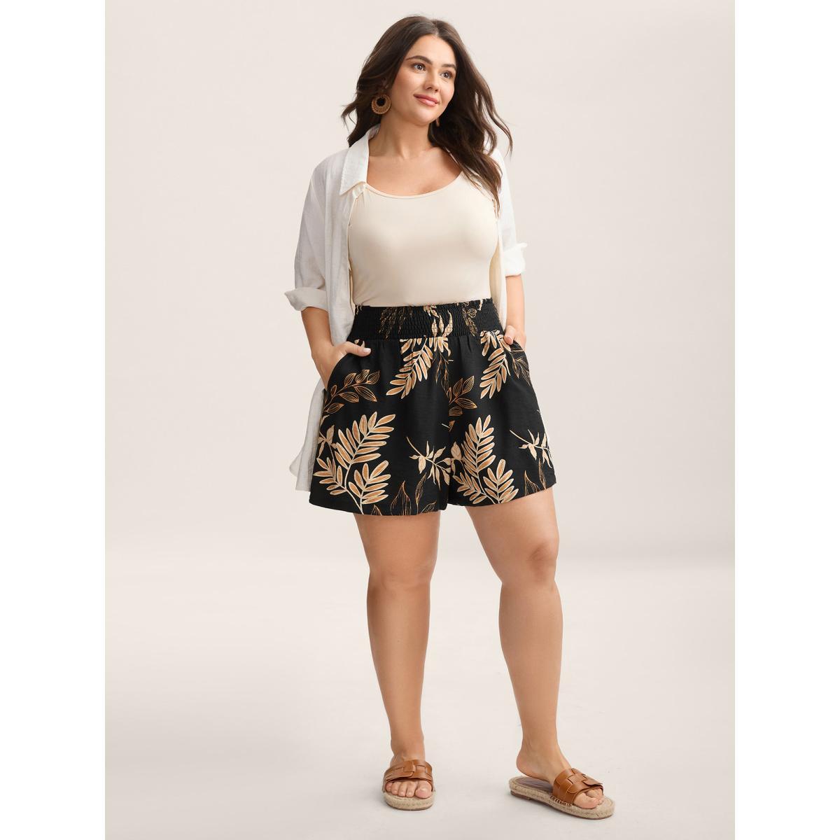 Plus Size Tropical Leaf Print Straight-Leg Shorts Women BlackFlower Resort Shirred Straight Leg Vacation Shorts BloomChic 30/6X Product Image